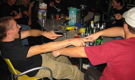L’alcool coule à flots, et pourtant les LAN parties se déroulent de manière pacifique depuis des décennies.
