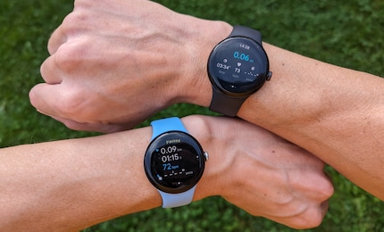 La première Pixel Watch (à droite) ne mesure pas toujours le pouls avec la même précision. L’appli Fitbit est également meilleure sur la Pixel Watch 2.