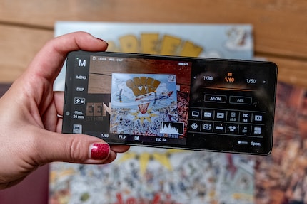 L’application appareil photo est la même que dans le smartphone phare de Sony et offre de nombreuses possibilités de réglage pour les photos et les vidéos.