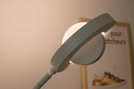 Elle imite le soleil, mais elle ressemble à une planète quand on incline le disque intérieur.