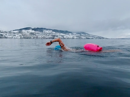 With the buoy, I stay visible while swimming and can hold on if necessary.