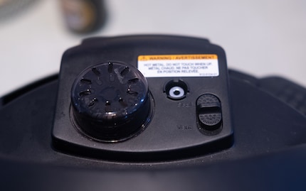 This valve on the lid serves to let off steam.