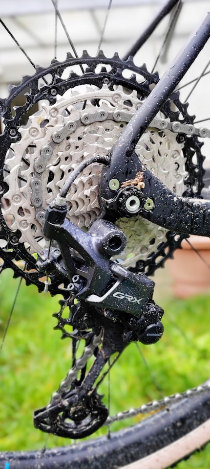 Le dérailleur et la cassette du Shimano GRX RX820 avec 10-51 dents.