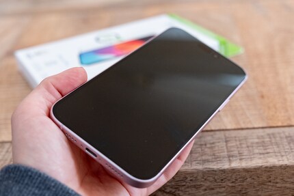My iPhone 15 Plus still looks completely new, the perfect surface for a film.