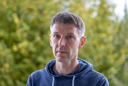 A portrait with the 50 mm lens. The subject stands out from the background.