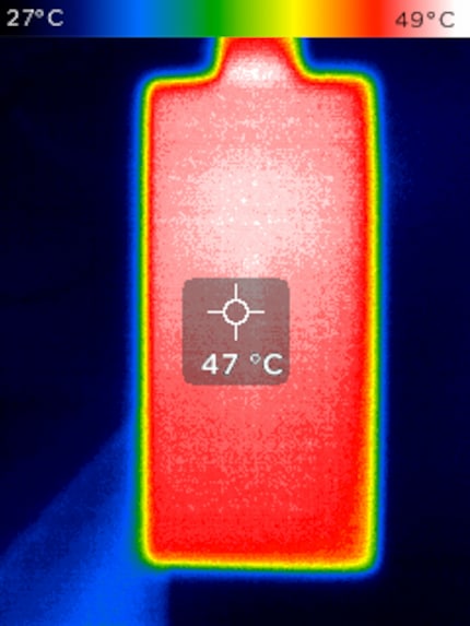 La température de surface laisse supposer une chaleur importante à l'intérieur.