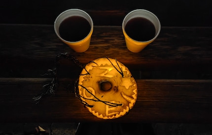 Des beignets d'oignon pour la petite, du vin chaud pour papa et maman. Yay!
