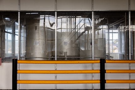 Un logiciel oriente les matières premières des silos au bon endroit pour les mélanger à des épices, des soupes et des sauces.