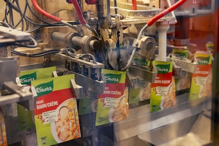 Les sachets de soupe sont également remplis en un clin d’œil. 