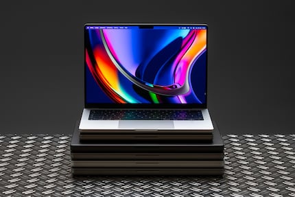 Tous les MacBook Pro ont une autonomie exceptionnelle. Avec la puce Pro, l’ordinateur portable tient deux journées de travail sans recharge.