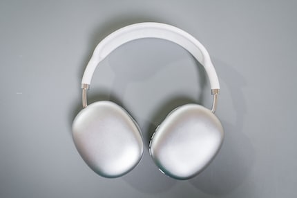 L'appareil de référence - les AirPods Max originaux - est hors compétition.