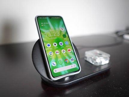 Vous pouvez continuer à utiliser les anciens chargeurs sans fil, la vitesse de charge est souvent nettement inférieure.