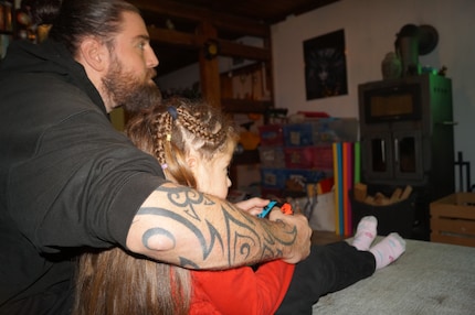 Avec mon aide, Zoe est tout de suite de nouveau plus sûre.