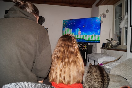 Notre princesse veut absolument jouer avec la princesse. Et le chat est aussi de la partie.