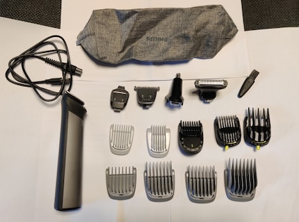The scope of delivery of the MG7940/15 includes the main appliance as well as 14 attachments, a charging cable, a large storage pouch and a cleaning brush.