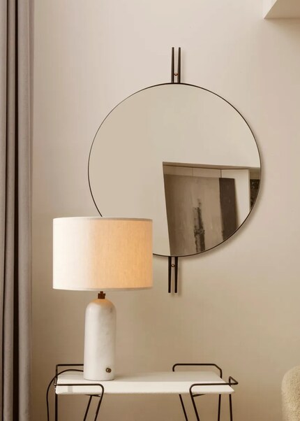 During the day, the Gravity Canvas Lamp’s delicate lampshade creates a cosy ambience.
