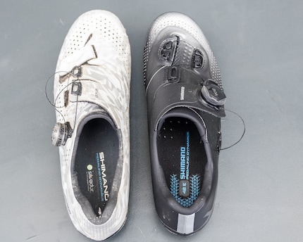 On the left: my previous Shimano shoe for narrow feet; on the right: the new SH-XC7L for people with Hobbit feet.