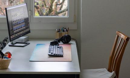 Mon bureau, bien rangé.