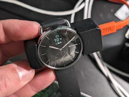 In the first test, the watch only lasted six days - and not 30 days as promised by the manufacturer.