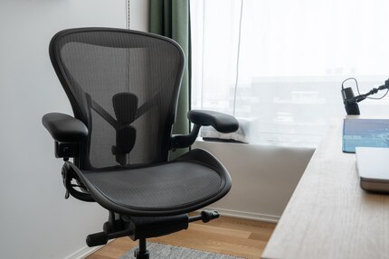 Je ne reviendrais pas sur l'Aeron de Herman Miller. Il est confortable, ergonomique et bien ventilé.