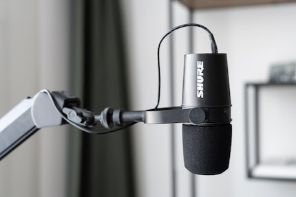Le Shure MV7 a une prise XLR et une prise USB. Malheureusement, la prise micro s'effiloche.