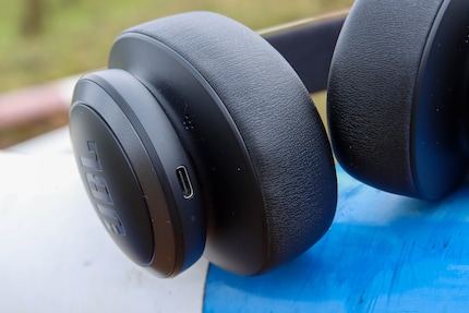 Le JBL Live 770NC se recharge via USB-C.