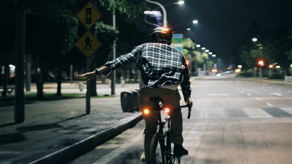 Here, a cyclist who has installed the Firefly lights from Lumos turns off. He also gives hand signals.