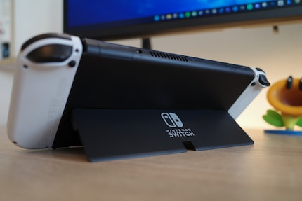 Le large pied de la Switch OLED est un rêve.