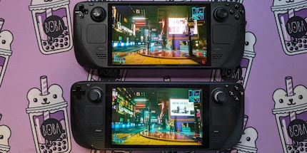 La différence est difficile à saisir sur les photos, mais l’écran OLED (en haut) est nettement plus lumineux et possède des couleurs plus vives que l’écran LCD de la Steam Deck originale (en bas).