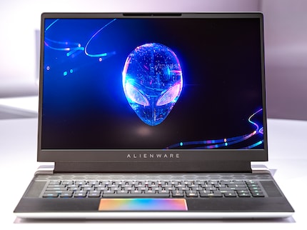 Le pavé tactile du x16 R2 s'illumine en couleurs RGB.