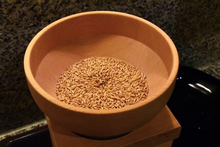 The Disappearing Act: the grain disappears like the actress in Catherine Steadman’s book.