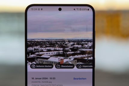 Si vous prenez des photos à travers des vitres, vous pouvez demander à l'appareil de supprimer les reflets 