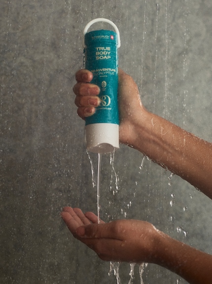 Le True Body Soap a été conçu pour être accroché dans la douche.