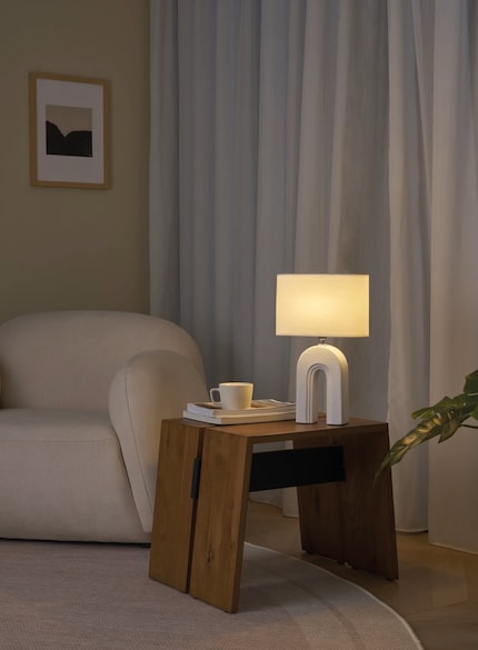 Telle une balance, le pied de la lampe « Glow of Purity » préserve l’harmonie.