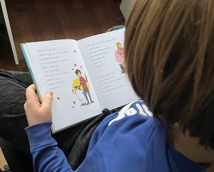 If the story is exciting enough, the little beginner reader completely forgets that learning to read can also be exhausting.