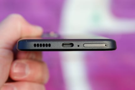You can expand the 256 GB memory with a microSD card.