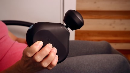 The relaxation massage in a small format. Thanks to its size and indentation, the massage gun sits comfortably in my hand.