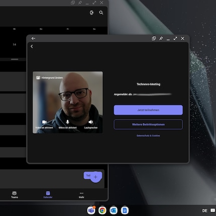 The camera aligns itself automatically and Teams can now also blur the background in DeX.