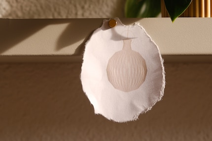 Origami-style: rich details make the Le Klint 101 Lantern pendant lamp eye-catching.