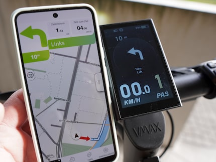 Les instructions de navigation sont également affichées sur l’écran de la trottinette.
