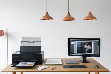I’ve temporarily set up my printer in the living room. My 180 × 100 cm dining table is immediately full.