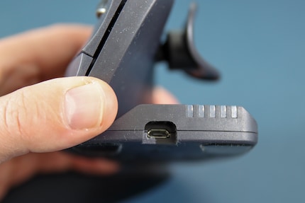 Le branchement micro-USB dépassé est compréhensible, vu son âge.