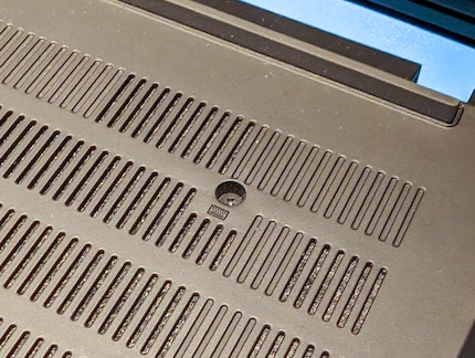 The two screws holding the keyboard are marked.