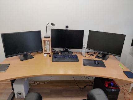Mon siège habituel : lorsque je suis dans mon appartement, je passe la majeure partie de la journée à mon bureau.