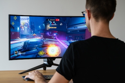 Jouer à des jeux de tir tels que « Overwatch 2 » avec 240 hertz, c’est génial. Cela dit, ça ne me donne pas plus de compétences.