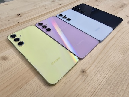 Les deux nouveaux modèles de Samsung sont disponibles en quatre couleurs chacun.