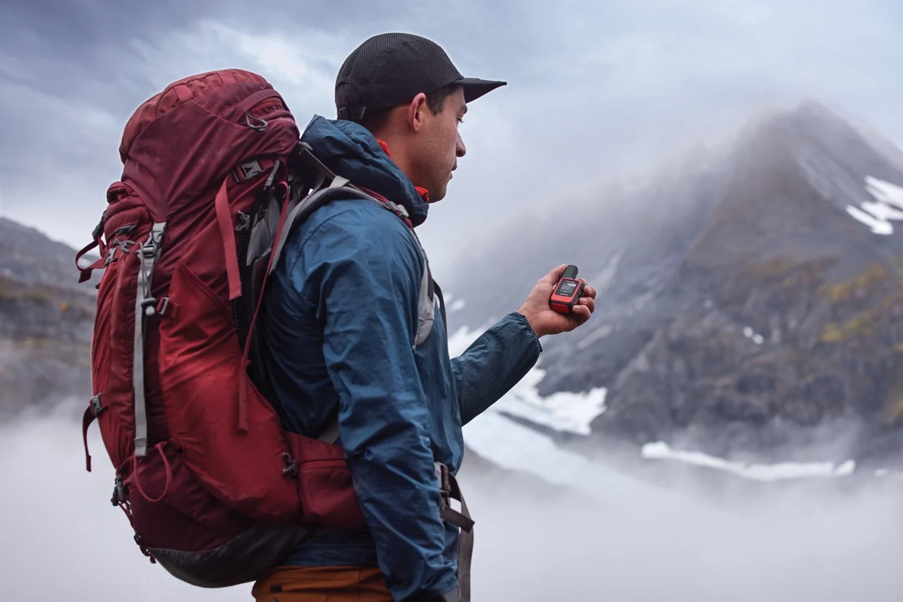 En cas de brouillard, l’appareil GPS vous aide à vous orienter et, dans le pire des cas, il peut émettre un signal d’urgence.