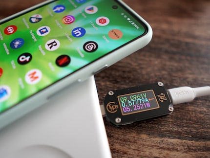 Les appareils mobiles Android peuvent également être chargés sans fil. En pratique, avec environ 5 watts.