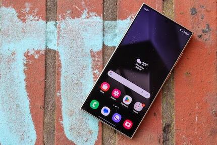 Samsung a fait le choix d’un écran très plat et très lumineux pour le S24 Ultra.