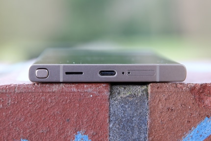 Le port USB-C est sur la face inférieure, comme le S Pen.